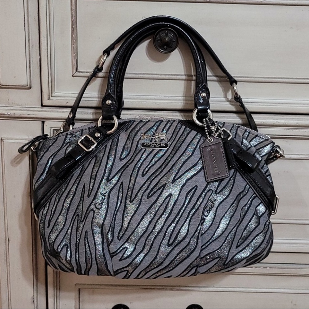 😍Coach Limited Edition Madison Sophia Lurex
Zebra handbag & matching wallet🤍